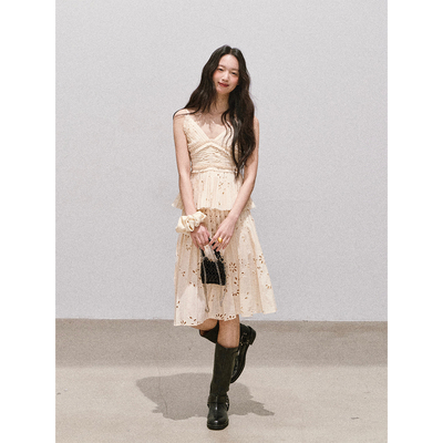 松未韵一重工中古款刺绣镂空套装