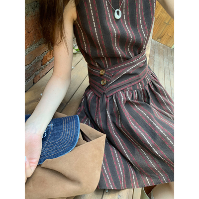 松未韵一无袖可拆卸腰封连衣裙