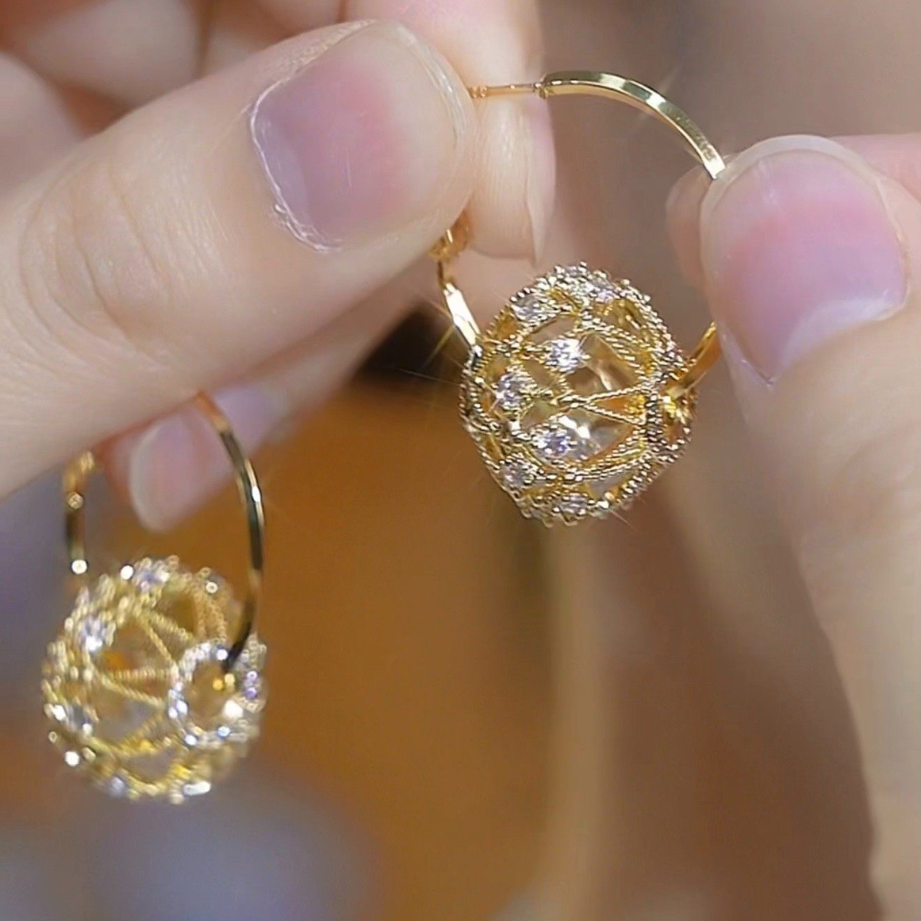 法式轻奢镂空球球耳环女气质优雅百搭耳圈时尚简约高级感耳饰新款