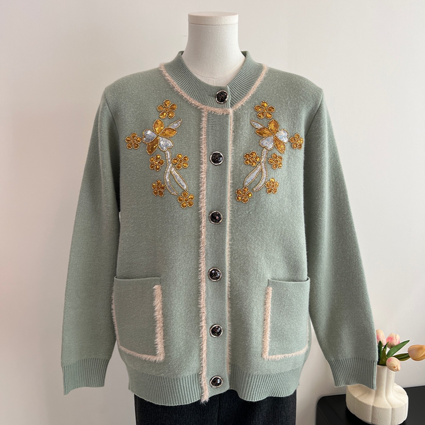 奶奶装秋冬加绒加厚毛衣外套女老年人妈妈冬季保暖一体绒开衫衣服