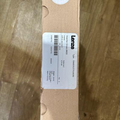 E84AVSCE7514VX0 伦茨变频器 0.75KW 380V 工控电子器件议价维修
