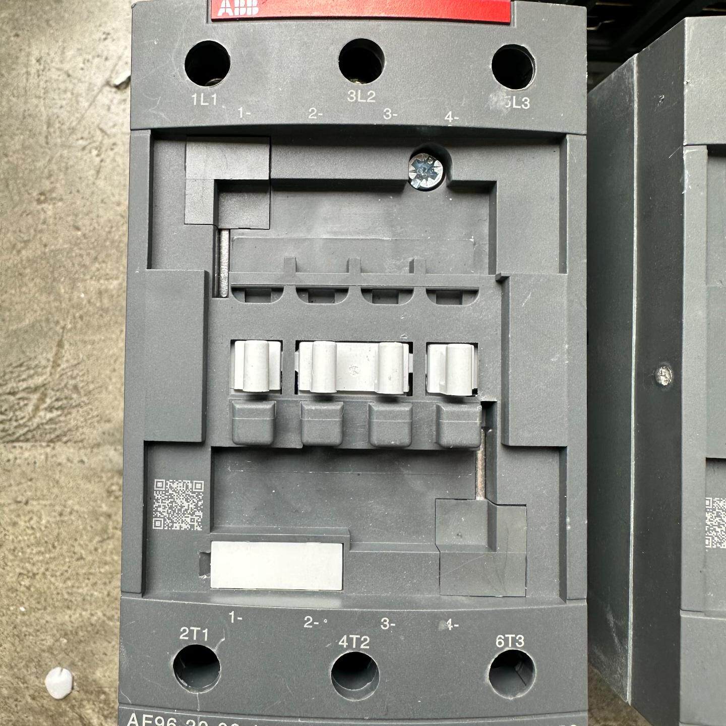 AF96-30-00-13 接触器 ABB 100-250V工控低压电气件议价维修