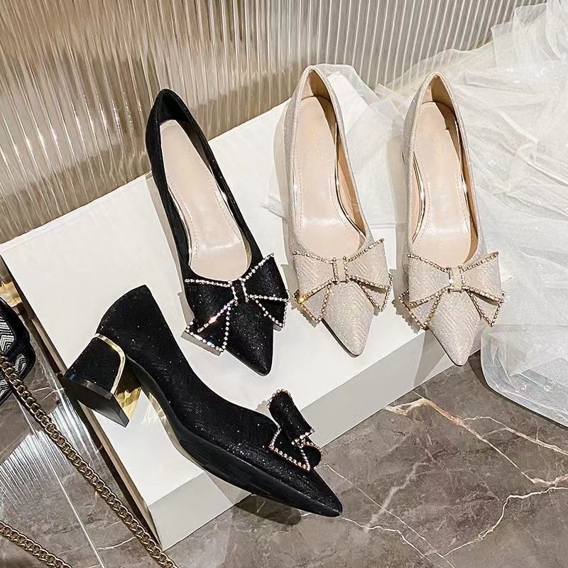 鞋子法式2024尖头单鞋新款夏季配裙子浅口网红女粗跟伴娘百搭气质