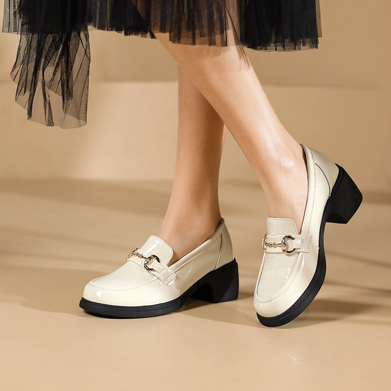 春季新款真皮女鞋英伦风漆皮乐福鞋女粗跟厚底时尚款小皮鞋单鞋女