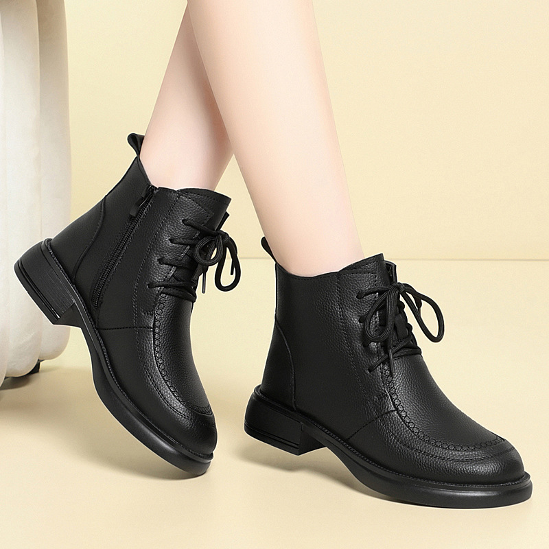 2025新款冬加绒软皮妈妈棉鞋女靴子女士短靴软底防滑羊毛皮鞋中老