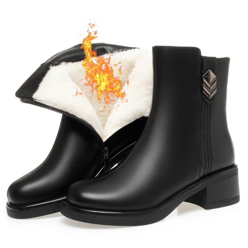 欧洲站真皮短靴妈妈棉鞋女冬加绒靴子女士棉靴软底羊毛皮鞋中老年