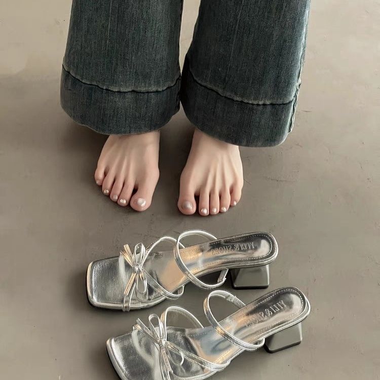 大码女鞋41一43胖脚宽肥仙女风配裙子露趾凉拖鞋女法式粗跟一字拖