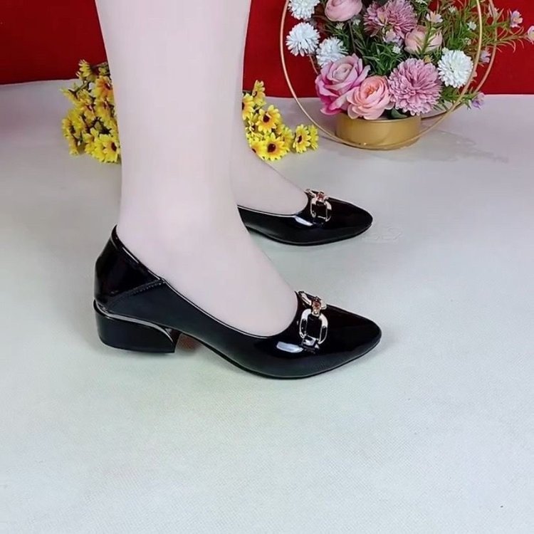 品牌款断码特价粗跟单鞋女2025春夏款软底一脚蹬工作小皮鞋妈妈