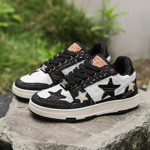 周楷恒联名低帮星星鞋国潮牌男女时尚板鞋亮黑色2025年明星同款鞋