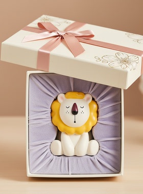可爱小狮子卡通桌面摆件礼盒装