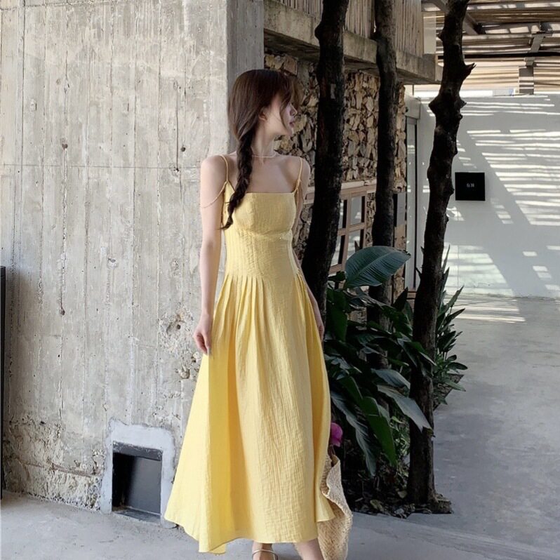 法式小个子黄色吊带连衣裙女装夏季新款收腰气质长裙海边度假裙子