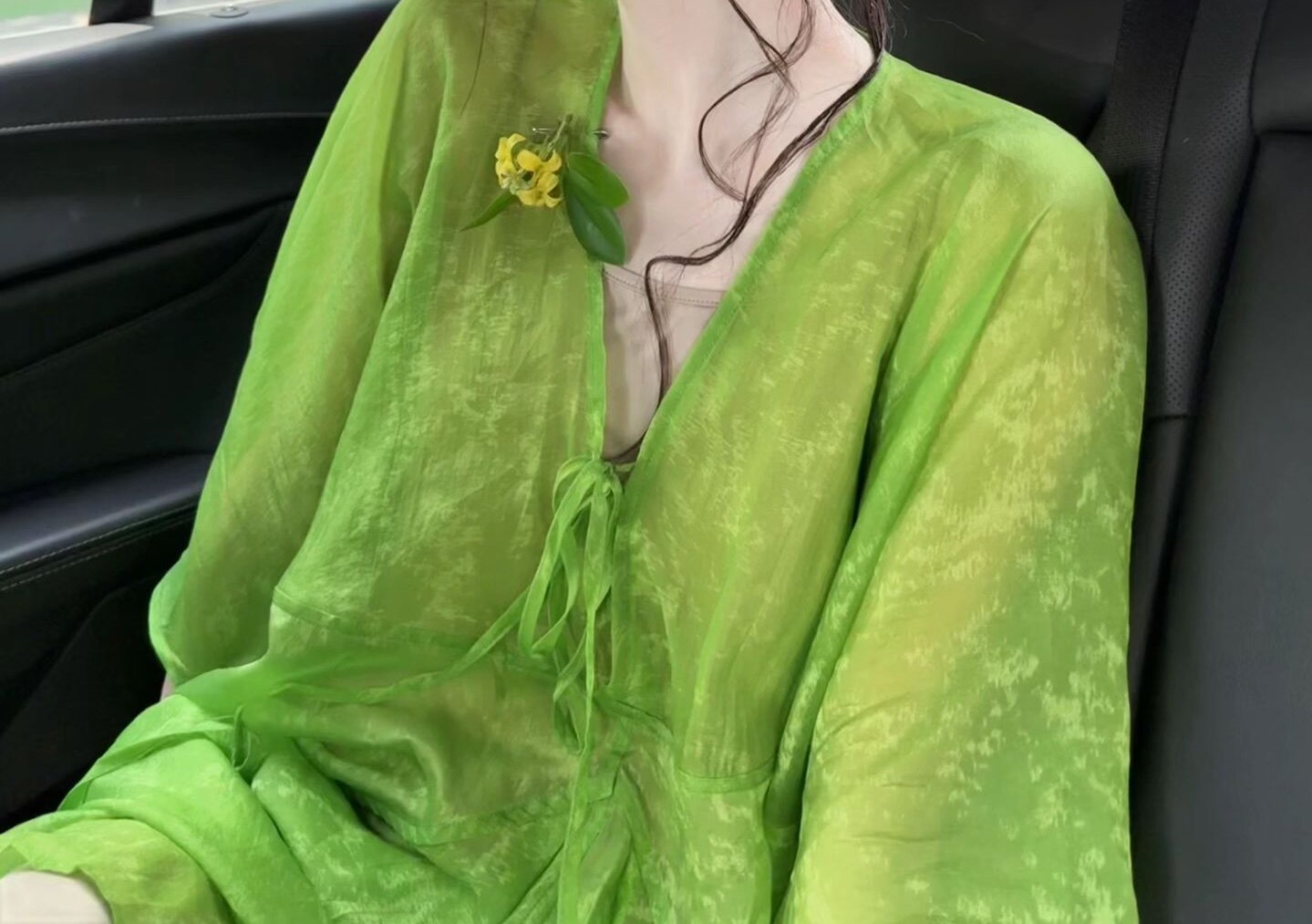 法式独特绝美小上衣宽松慵懒风超好看独特漂亮绿色灯笼袖衬衫女夏