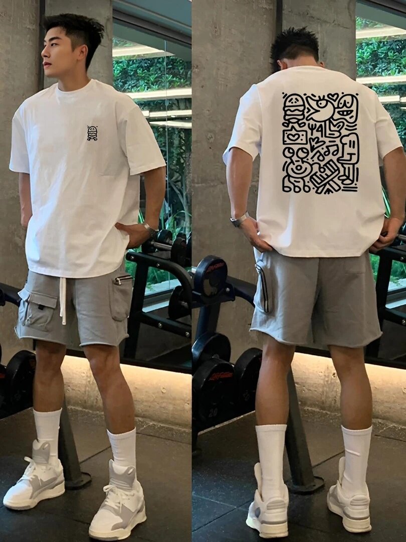 Kişi ağ t-shirt, karikatur çap, yay üçün rahat