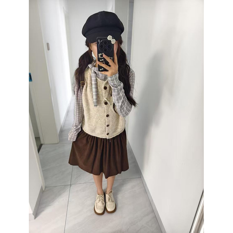 新款穿搭甜美复古针织衫杏白开衫宽松马甲叠穿紫格长袖衬衫两件套