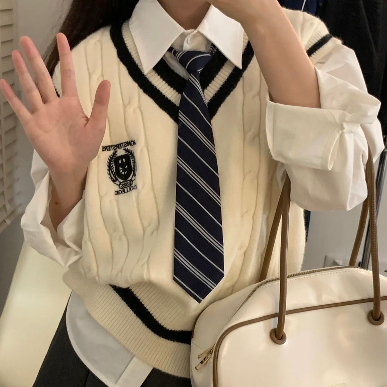 衬衫+撞色V领针织坎肩毛衣马甲