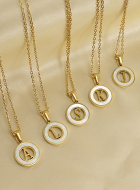 欧美简约不锈钢镂空26大写字母项链外贸钛钢贝壳字母吊坠锁骨链女