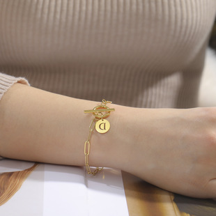 厂家直销热销26字母圆形吊饰女式不锈钢回形针链OT不锈钢手链