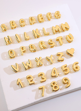 铜镀18K金26个英文字母吊坠穿孔数字爱心串珠项链diy配件跨境饰品