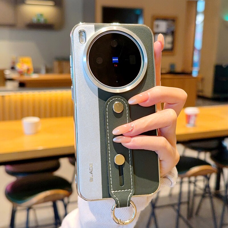 轻奢腕带指扣适用vivoX300Pro手机壳电镀皮纹拼色vivoX300ultra保护套全包防摔软边vivoX200pro高级拼接x100