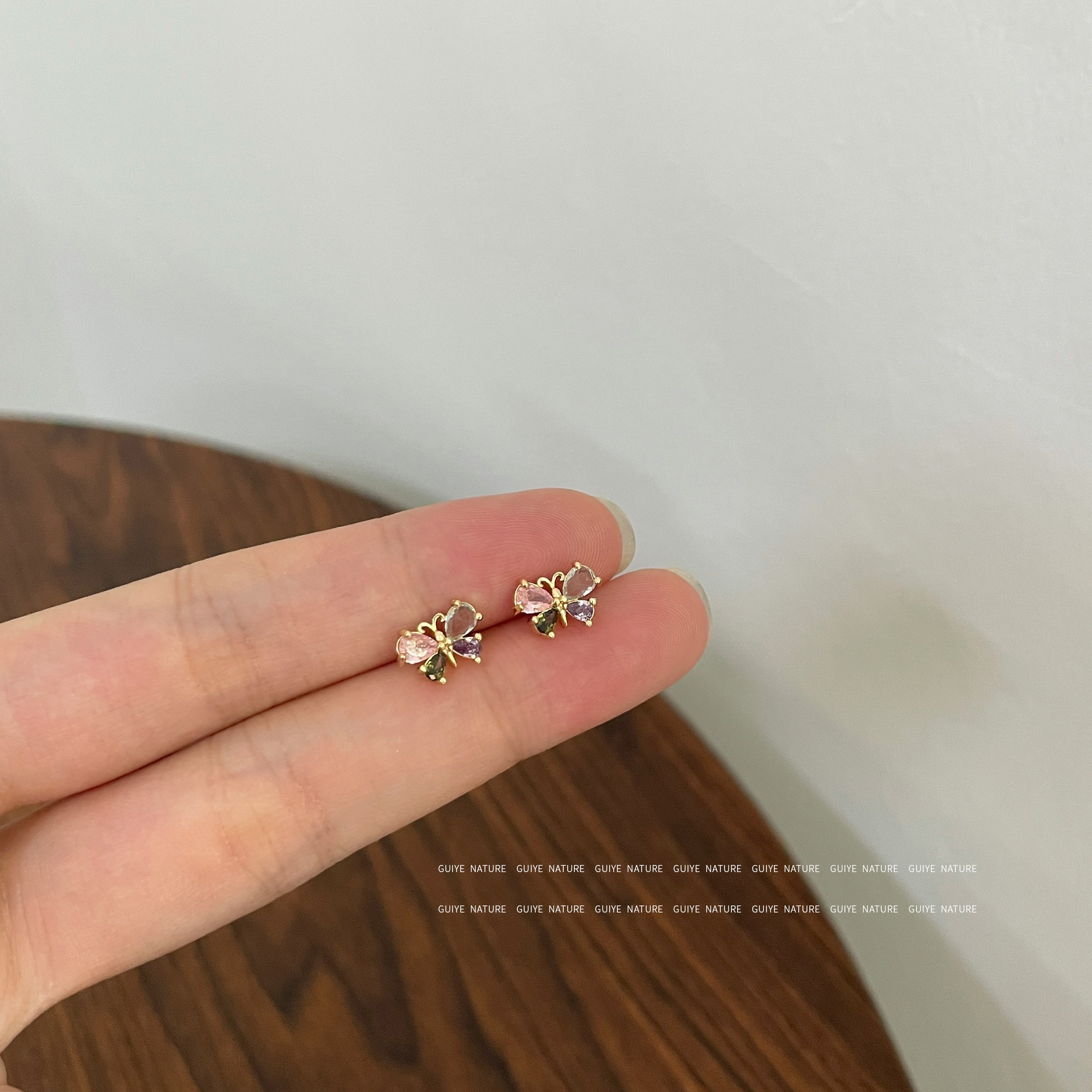 归野ins风彩色锆石蝴蝶小巧耳钉