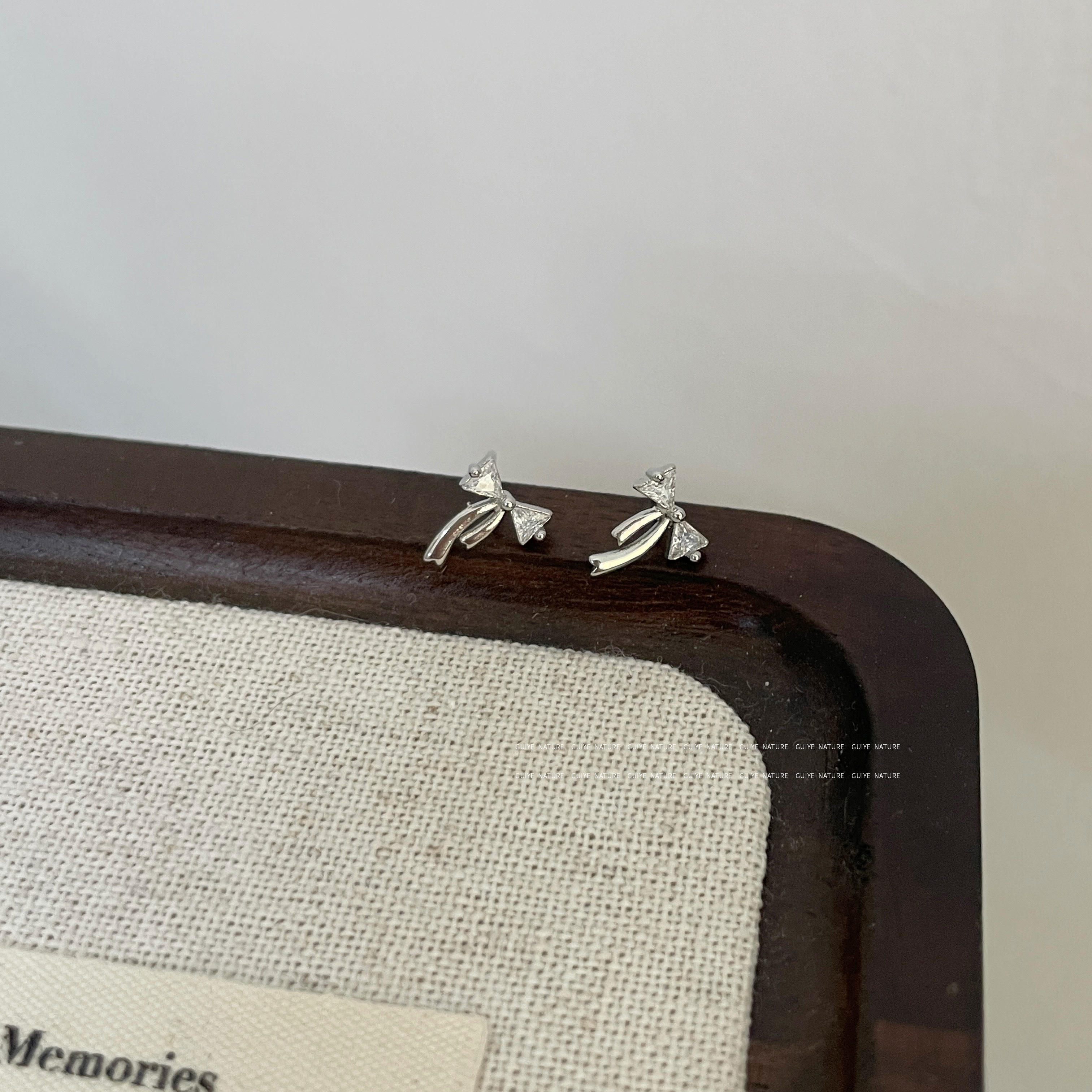 简约风小巧迷你蝴蝶结耳钉女