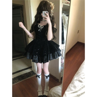 夏季精致感千金风收腰一字肩连衣裙新款轻奢赫本风生日小黑裙短裙