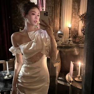 Maison Wester春季流行薄荷曼波缎面蕾丝露背连衣裙可露丽穿搭