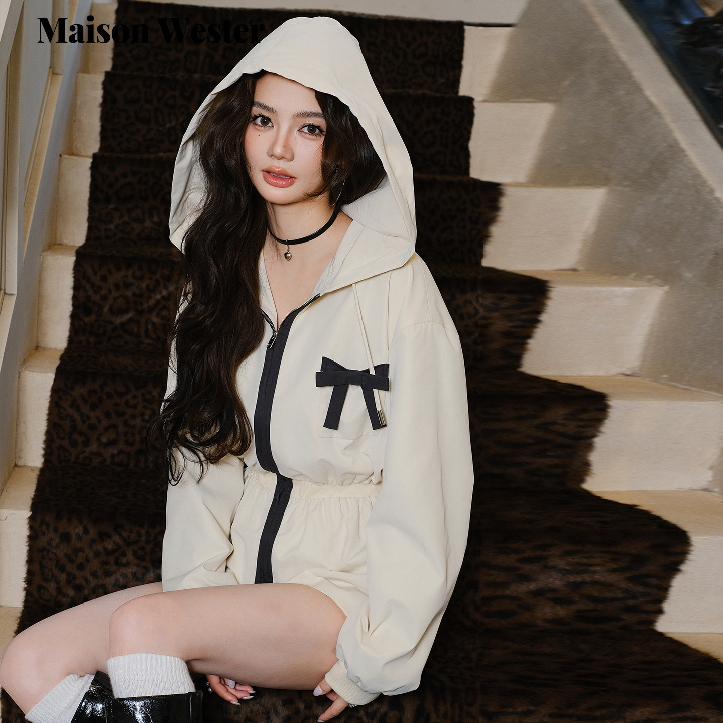 Maison Wester2025年冬季新品活力休闲上衣黑白撞色连帽抽绳外套,女装/女士精品,短外套,淘宝优惠券,粉丝福利购,淘宝优惠卷