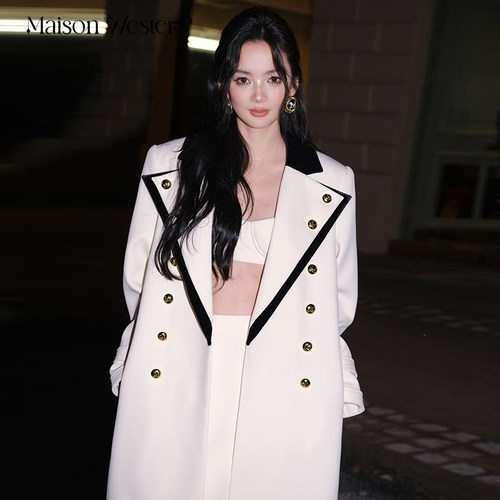 Maison Wester冬季女士米白拼黑丝绒领长款金扣大衣外套风衣上衣