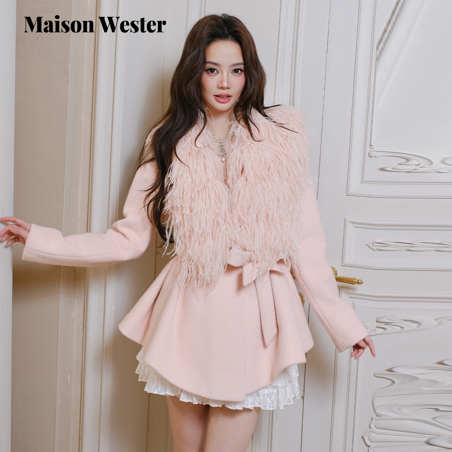 Maison Wester2025年冬季新品感甜美粉色羽毛系带毛呢大衣