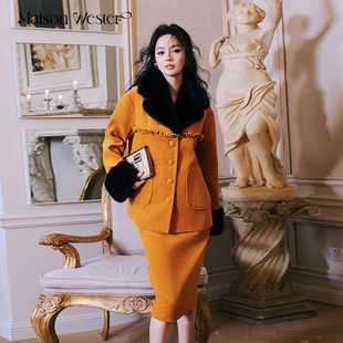 可露丽穿搭 流行波嬉风灯芯绒黑毛领外套裙套装 Maison Wester冬季