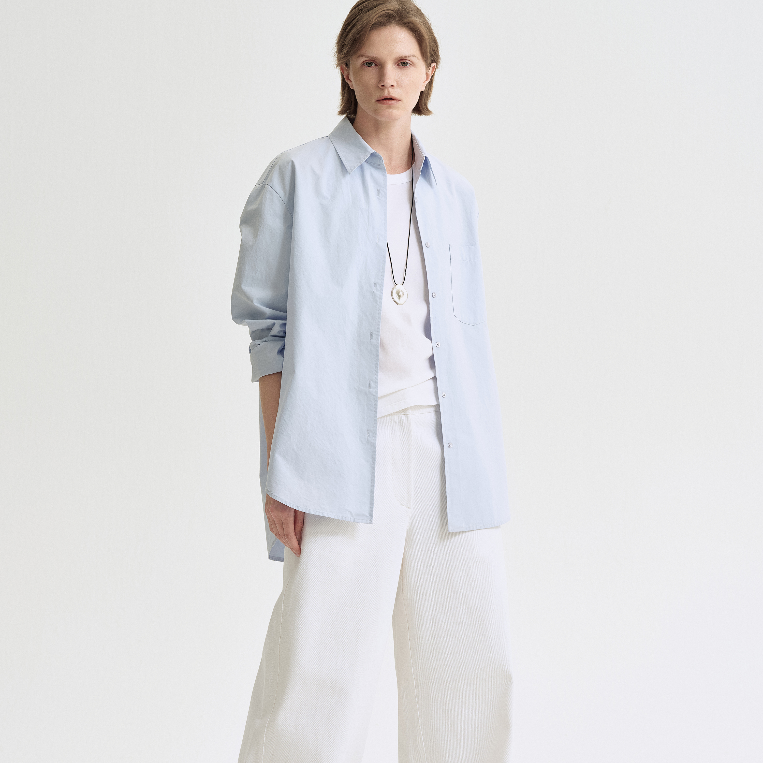 白弓2025年早春新款经典返场廓形通勤翻领100%棉长袖衬衫女53615