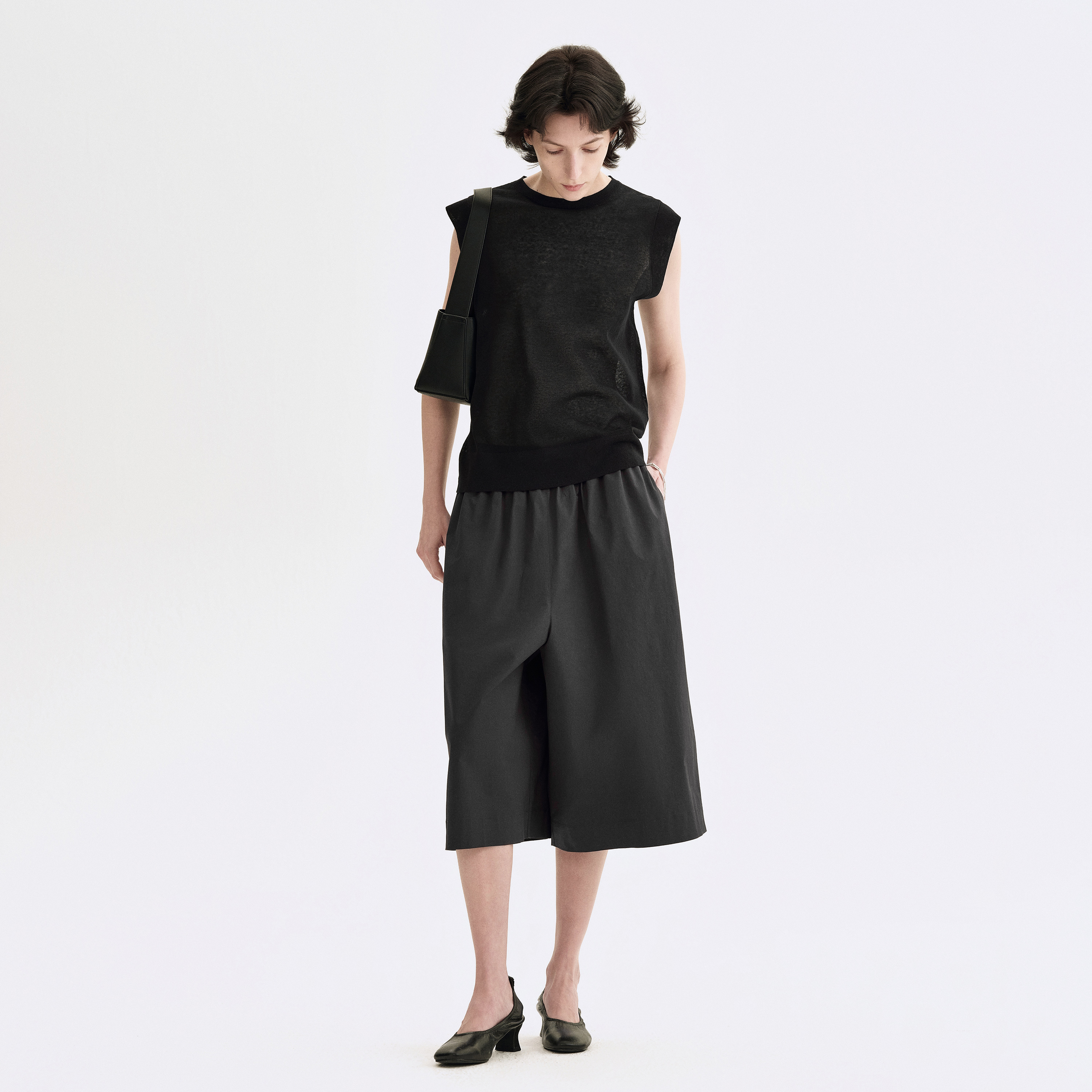 白弓2025年夏季新款透气感无袖针织衫上衣女简约度假风小衫51578