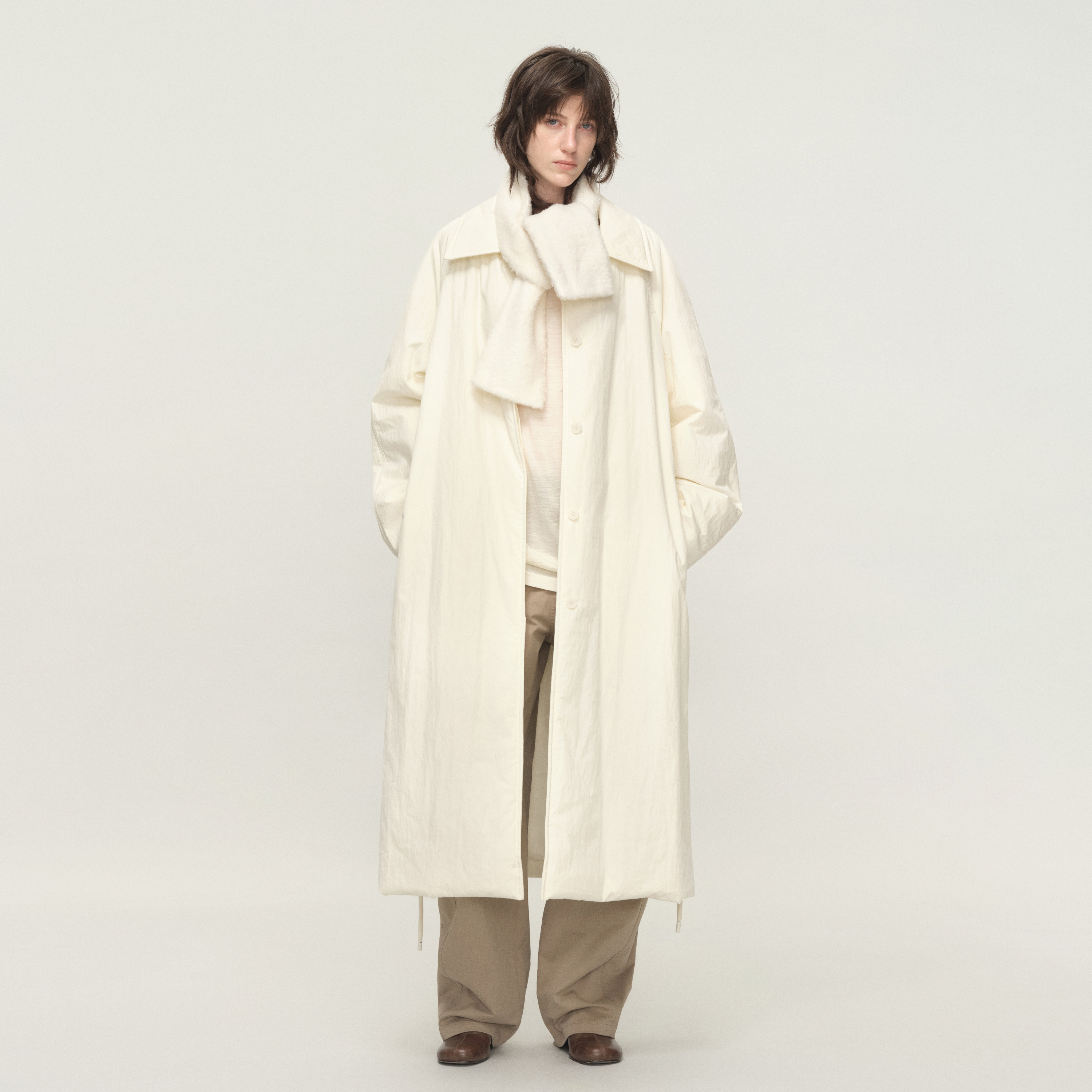 白弓“轻暖系列”定制超轻量感长款棉衣外套女2025冬季新款57507