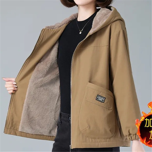 加绒大码宽松连帽短外套女春秋中老年妈妈装大口袋保暖中长款风衣