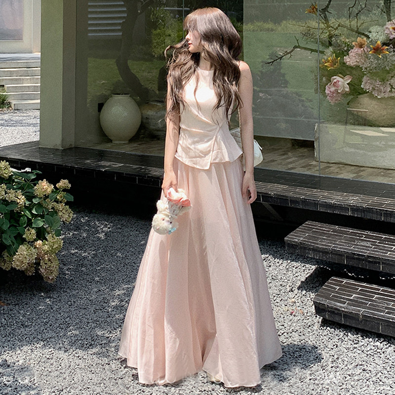 高级感套装气质缎面斜肩短袖T恤上衣女夏季粉色高腰半身裙套装