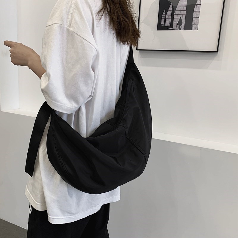 新加坡Cienda Kuelta 工装包斜挎包女饺子包黑色上课大学生单肩包