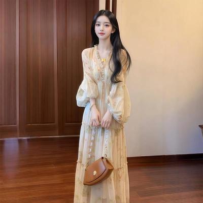 法式桔梗V领碎花连衣裙女春季大码胖mm度假风气质超仙收腰长裙子