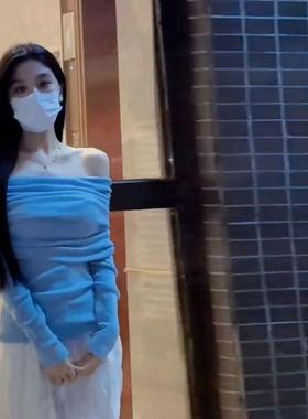 设计感蓝色一字领针织衫女春季2025新款气质显瘦韩风chic露肩上衣