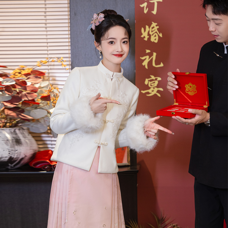 新中式小个子秋冬新款粉色马面裙订婚礼服新娘结婚汉服敬酒服套装