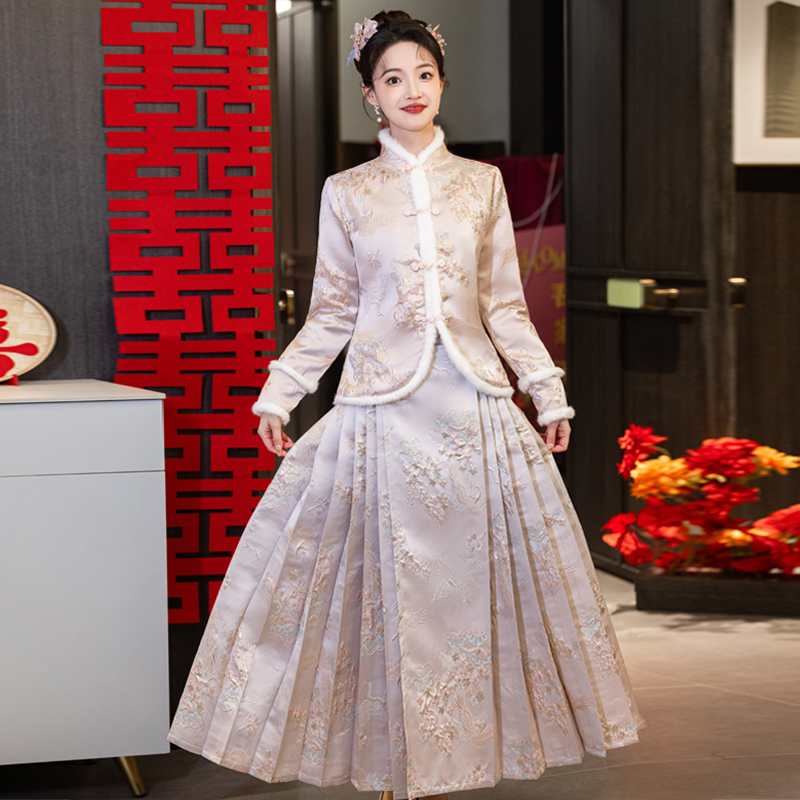 小个子新中式订婚马面裙套装冬季