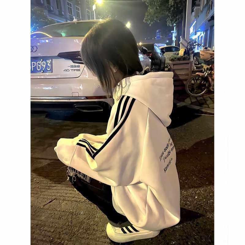 米兰风MDCW美式复古三条杠连帽卫衣女秋冬季初中高中学生宽松外套