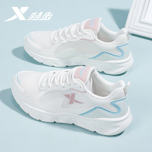 特步女运动鞋网面透气