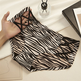 豹纹内裤女冰丝无痕夏季薄款中腰性感棉裆抗菌透气女士三角短裤