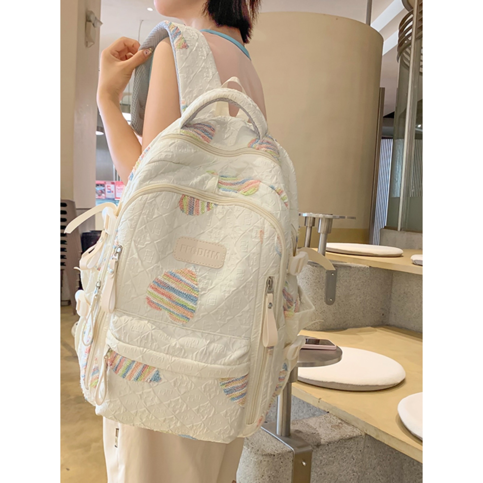 书包初中女生大容量韩版可爱高颜值高中小学生轻便双肩包新款背包