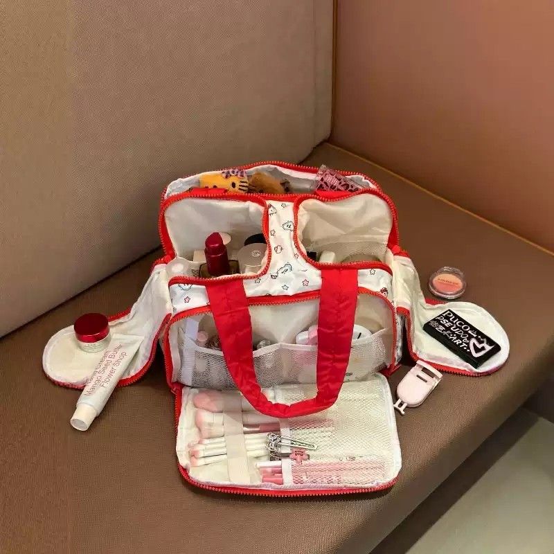 可爱化妆包女大容量洗漱收纳包便携旅行外出多功能分区手提包