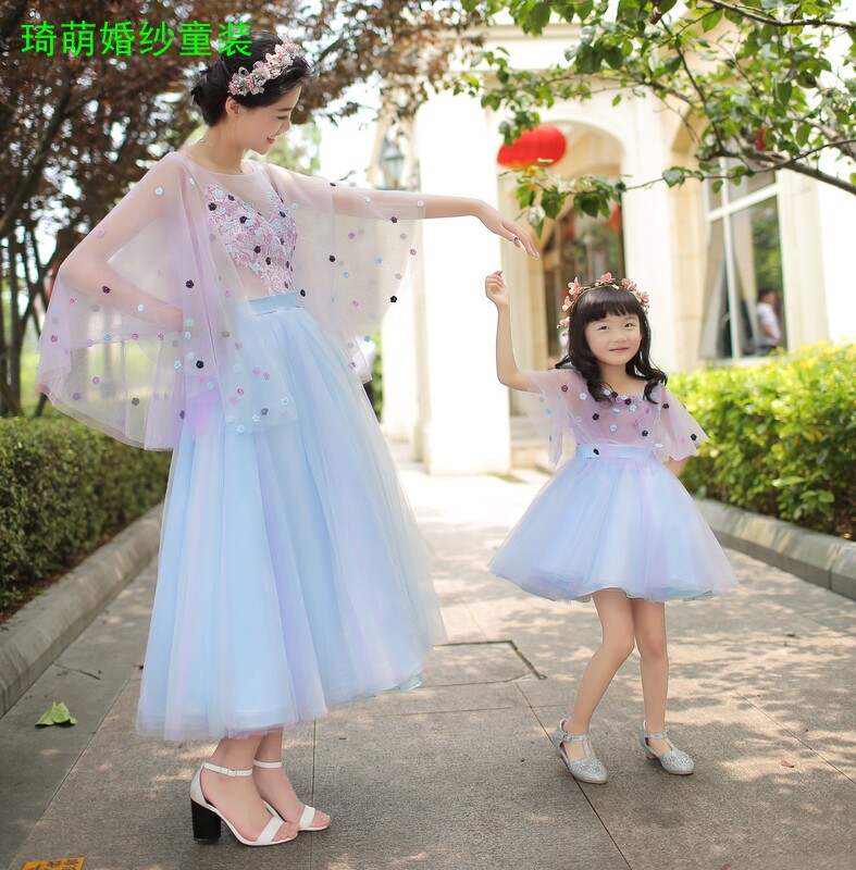 亲子装 母女装 洋气2024新款潮摩登北欧风走秀舞台家庭装摄影衣服