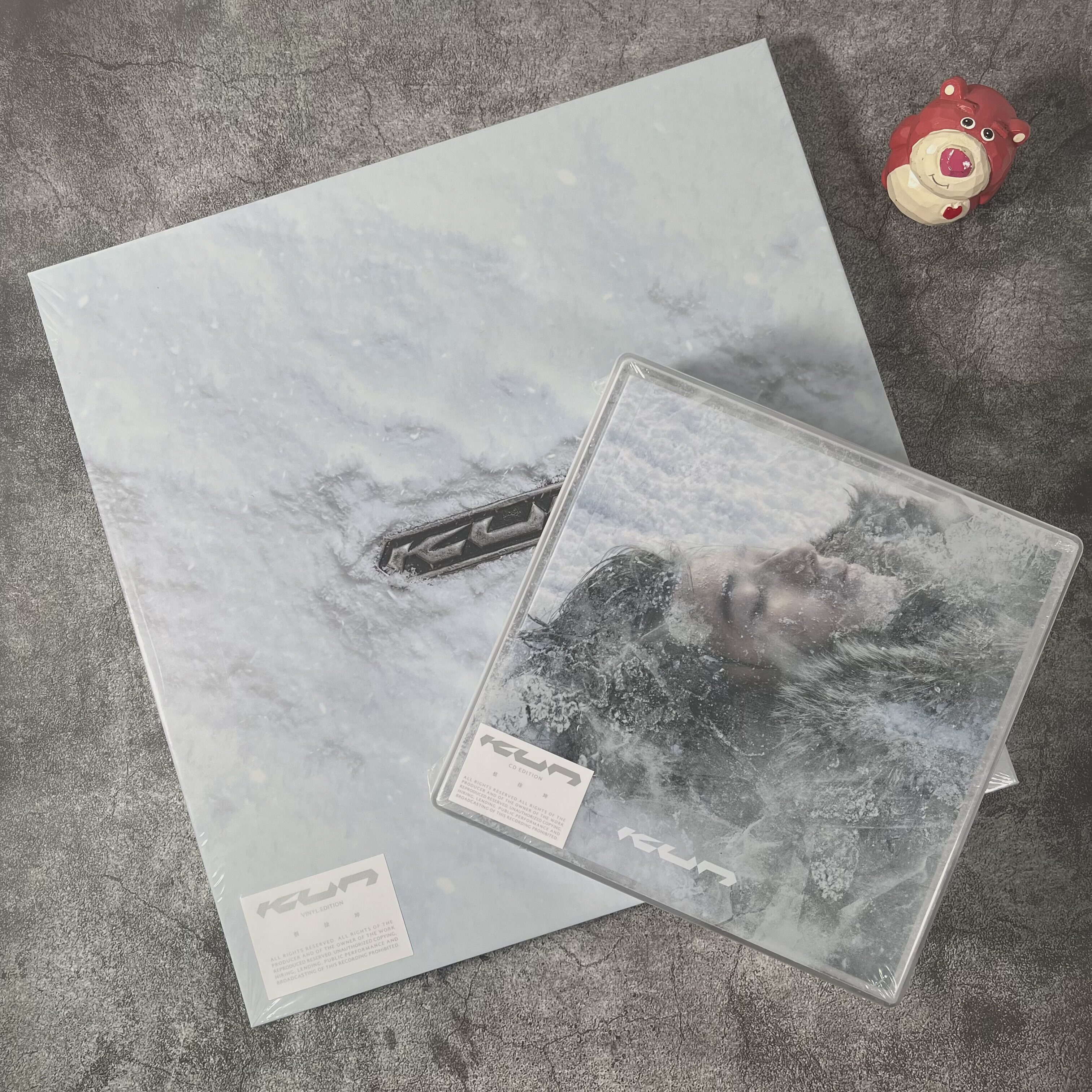 正版 蔡徐坤首张同名实体专辑《KUN》CD/LP黑胶唱片 小卡海报周边
