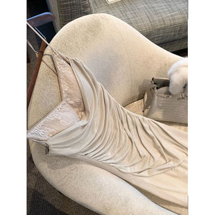 米色v领蕾丝吊带裙女2025新款内搭含胸垫包臀裙