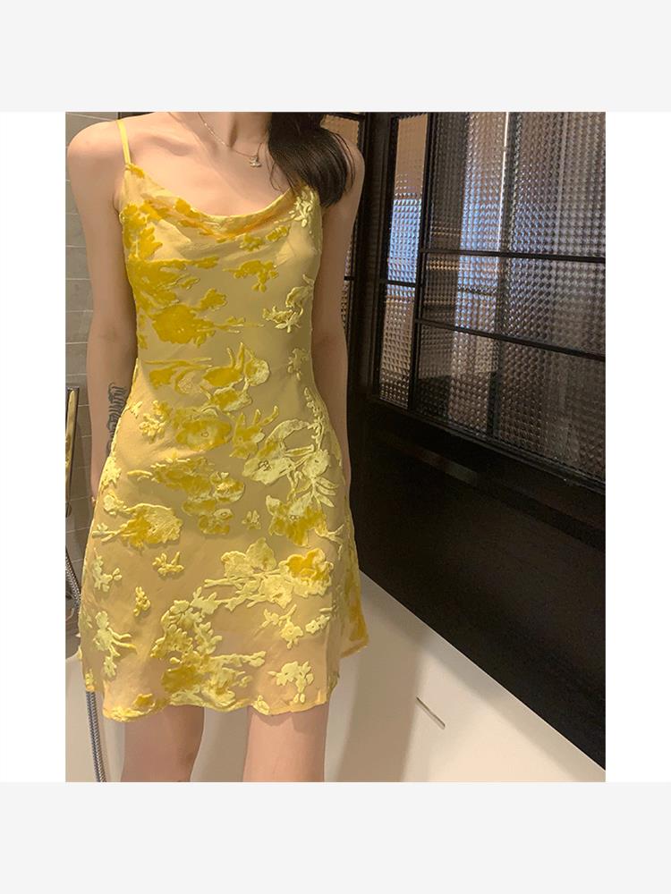 【现货秒发】法式复古黄色烂花绒吊带裙性感女神范修身显瘦连衣裙